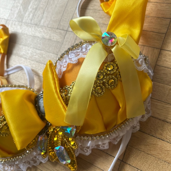 Belle, Beauty and the Beast. - Picture 7 of 9